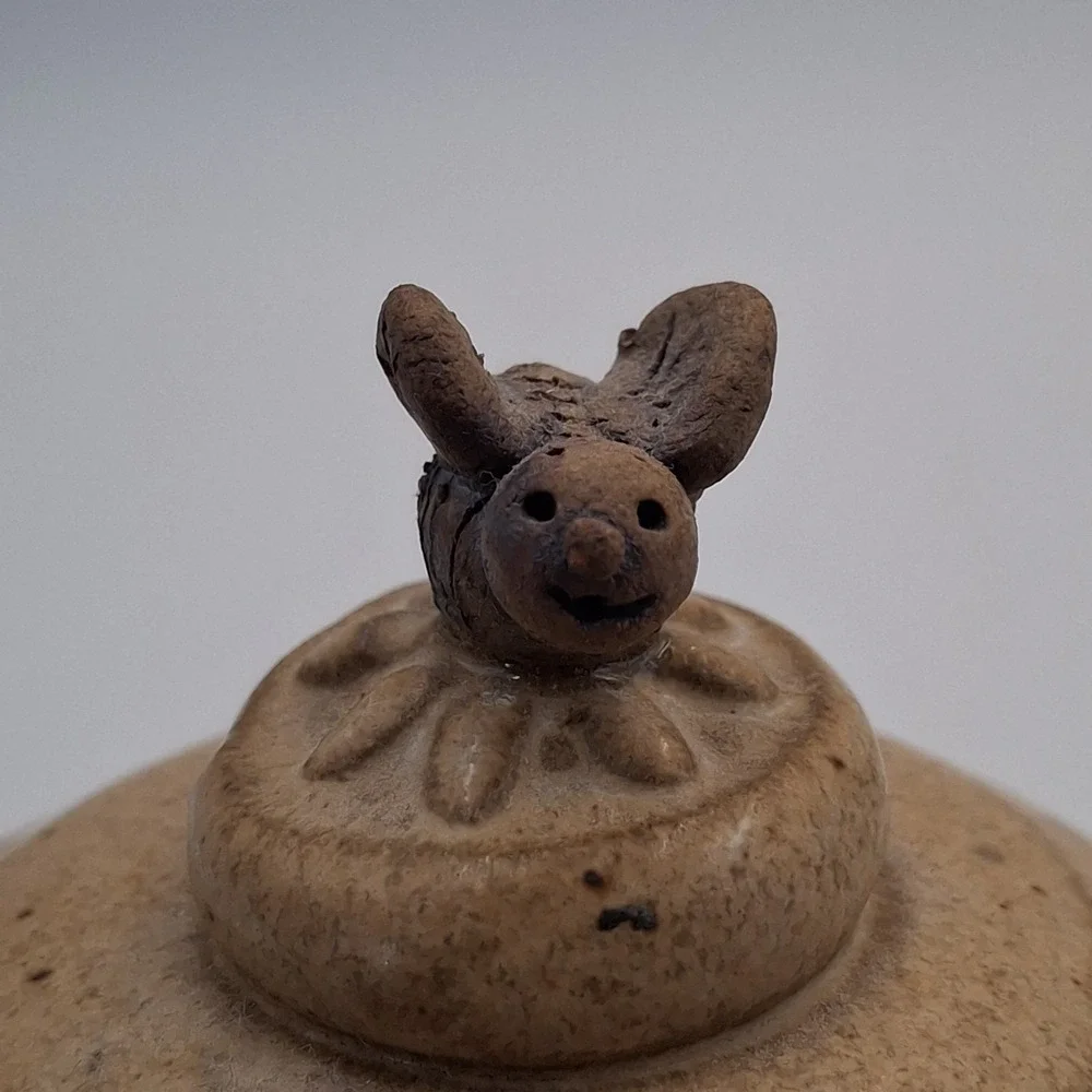 Vintage Linda Wieck 1985 Ceramic Honey Pot Jar Lid Dipper Bee Figurine Stoneware